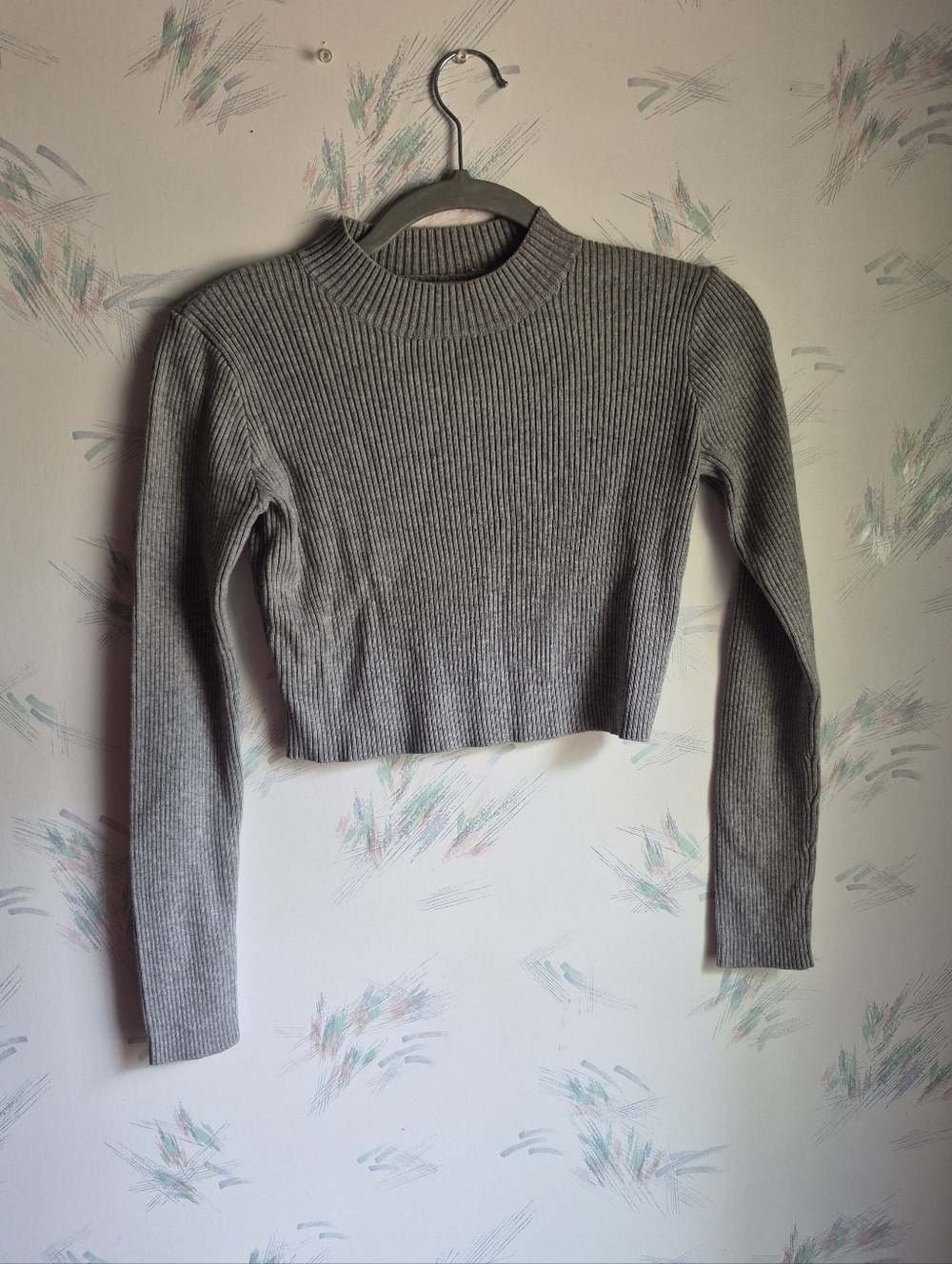 Brandy Melville Gray Ribbe Knit Cropped Sweater Long Sleeve